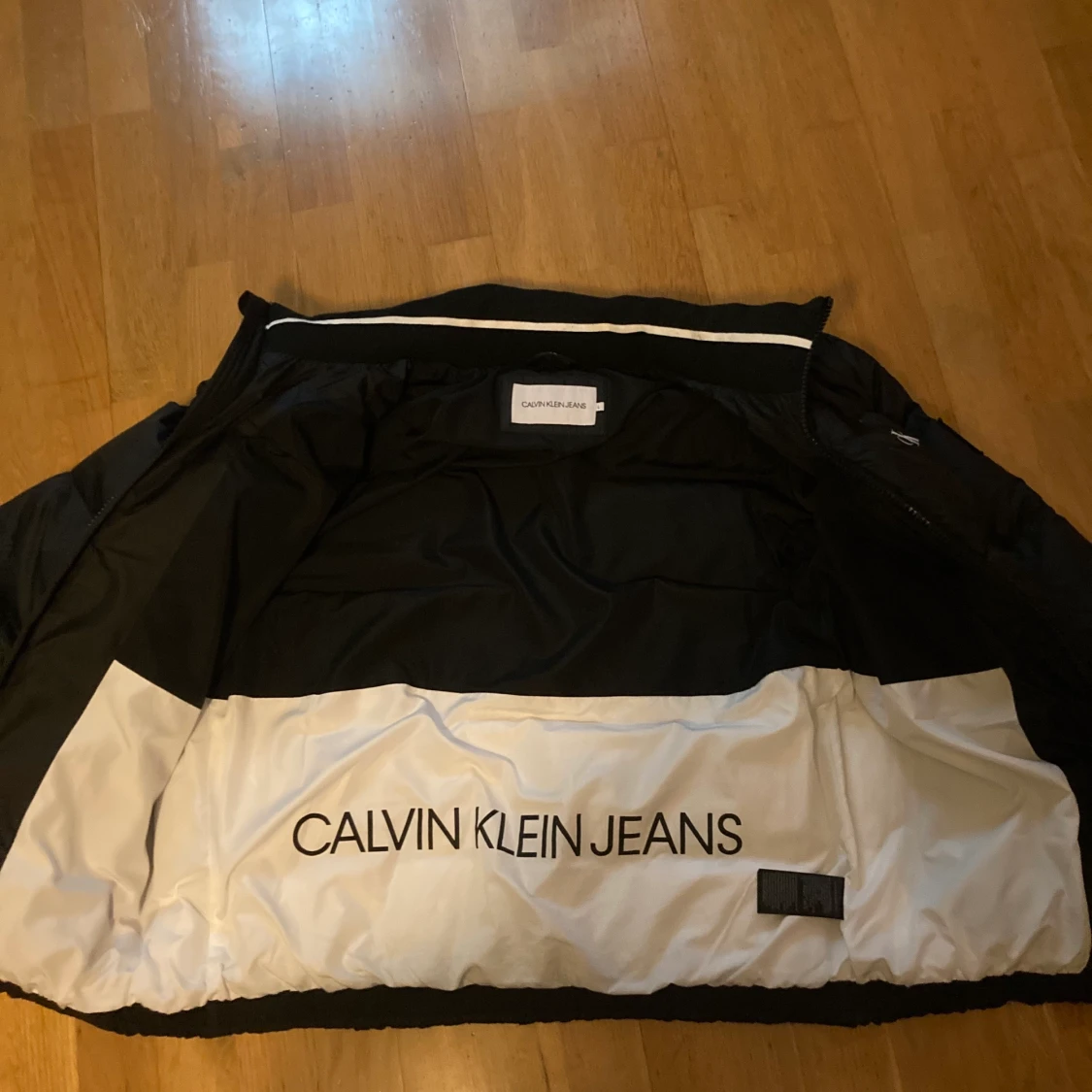 Calvin Klein pufferjacka - 90