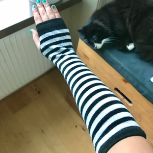 randiga vantar  - randiga handledsvärmare💕 ok skick 