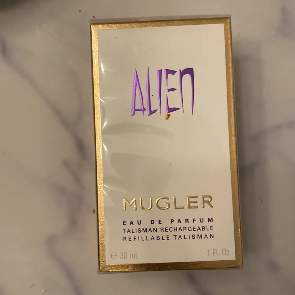 Oöppnad alien parfym. 30 ml nypris 600, säljes för 200kr!. Övrigt.