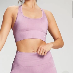 Träningsset  - Helt nytt träningsset från my protein🤍Lapparna är kvar🤍OBS! Bh är i storlek XS och byxorna är i storlek XXS🤍 köp hela setet för 500kr🤍 Eller 350kr för byxorna och toppen för 170kr🤍 ord pris för setet är 989kr🤍(pris kan diskuteras vid snabb affär) (Frakt tillkommer) (Fraktkostnaden kan ändrad!)🤍PRIS KAN DISKUTERAS!