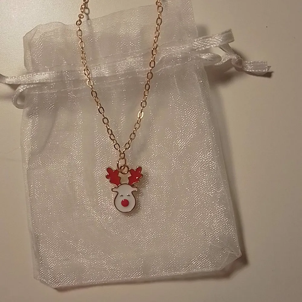 Den har en förlängnings kedja så den passar alla💖🥰 Nickel fri!. Accessoarer.