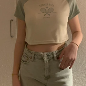 Snygg tunn topp  - Knappt använd pris + frakt 66kr eller kom och hämta. 