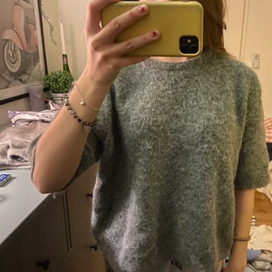 Tröja - Säljer min snygga tröja från Lindex, använd några fåtals gånger. Säljer pga jag aldrig använder den💕
