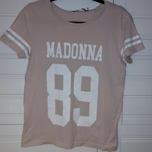 T-shirt - Ljusrosa T-shirt från lager 157.