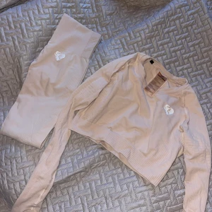 Rosa träningsset womens best - Ett rosa träningsset i 2 delar ifrån womens best! Storlek M i topp och s i byxor! Fint skick