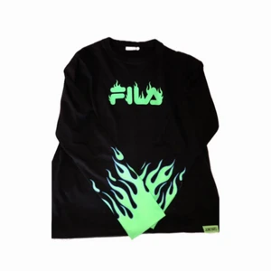 Fila tröja - Super snygg fila tröja som jag tyvärr inte använder så mycket, Storleken är M UNISEX! 💋