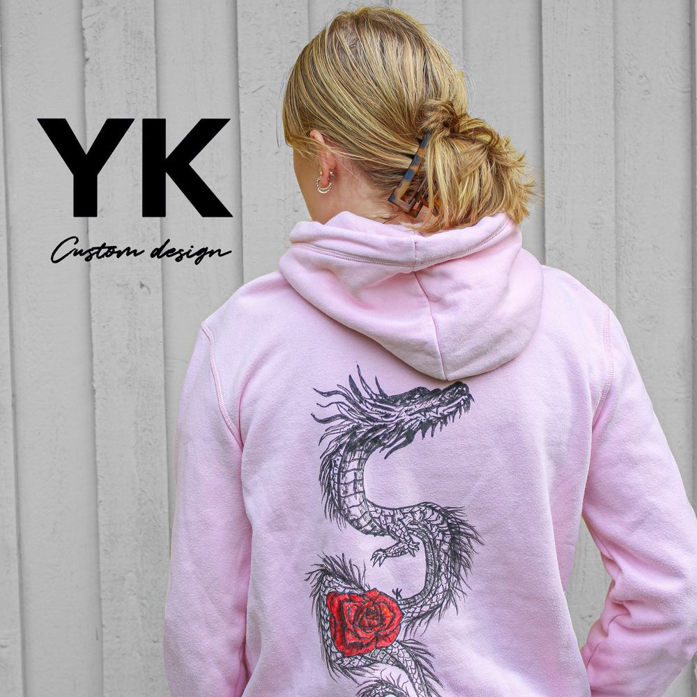 Hanmålade plagg hos YK custom design. Du ger mig dina plagg och jag målar på de!. Huvtröjor & Träningströjor.