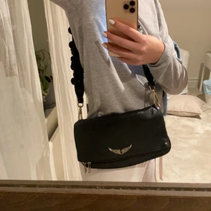 Zadig väska  - Säljer en fin Zadig väska som är lite sliten och saknar original band. 