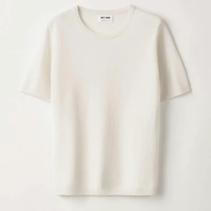 Soft goat - Säljer denna super fina soft goat t-shirten. Använd 2 gånger och i superfint skick. Storlek XS💕 nypris: 1295 kr. 