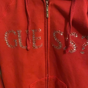 Zip up - Jätte fin guess zip up köpte den här på plick men är inte riktigt min stil skriv privat för fler bilder och om man är intresserad köp direkt för 200💖  +frakt