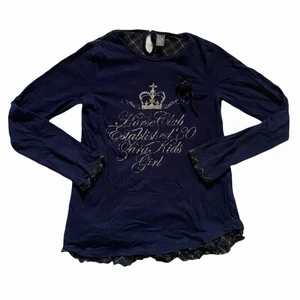 zara vintage tröja - cool långärmad tröja från zara kollektion från början av 2000-tal. barnstorlek men passar XS kanske S. köparen står för frakt. ⭐️