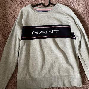 Grå Gant tröja i storlek M.  Felfri. Köparen står för frakten. 