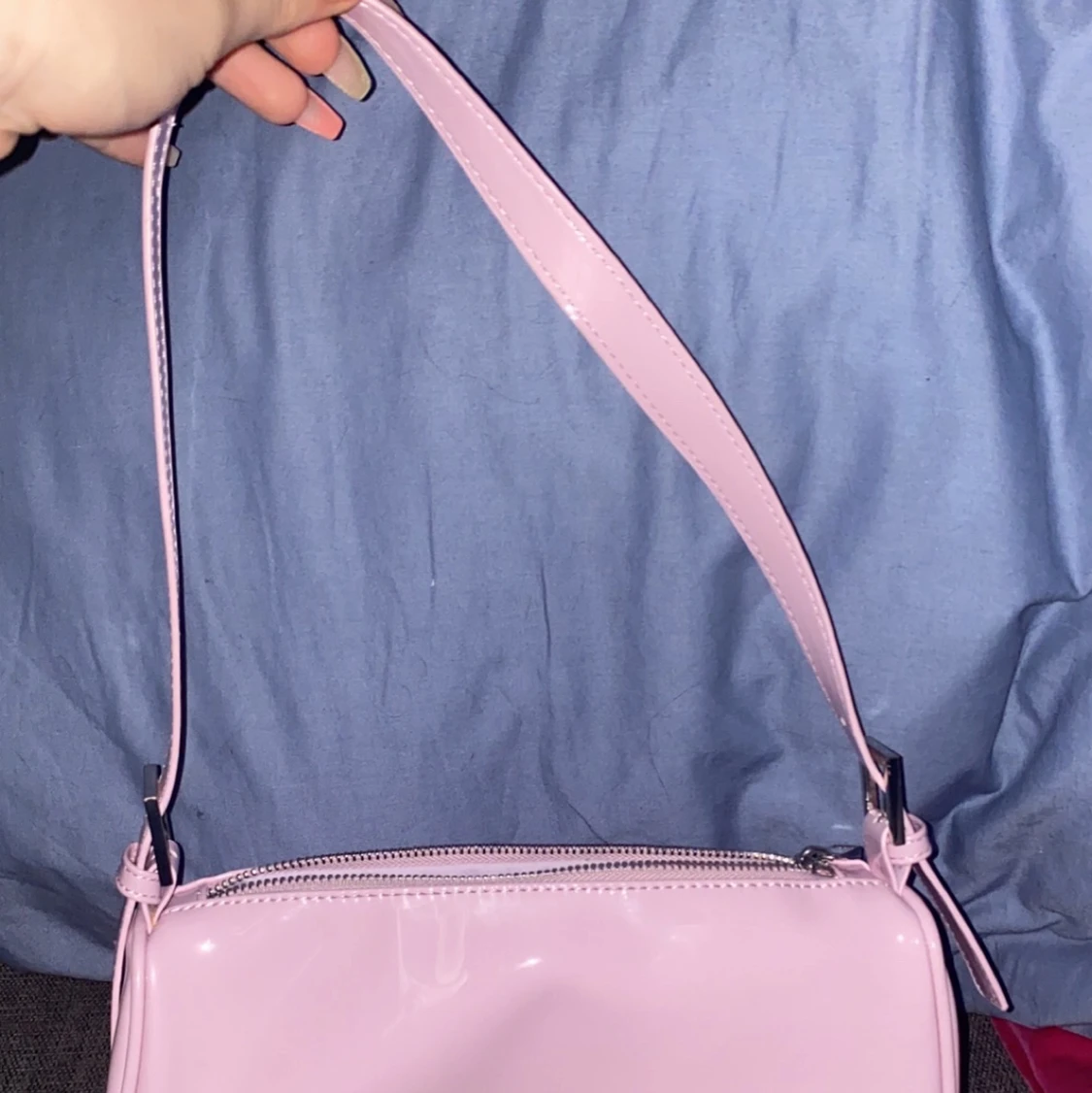 Ljusrosa axelväska i lack💕 - 90
