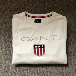 Gant tröja  - Gant tröja som passar till båda tjejer och killar.  Storlek S Pris 320