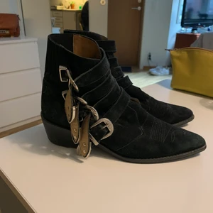 Toga Pulla stövlar  - Säljer mina Toga Pulla stövlar. Använt ganska lite, är i fint skick! Buda gärna eller kontakta mig vid fler frågor.