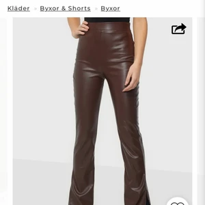Skinnbyxa - Säljer mina skinnbyxor från Nelly, nypris 500, säljer för 400. Aldrig använda , endast testade. 