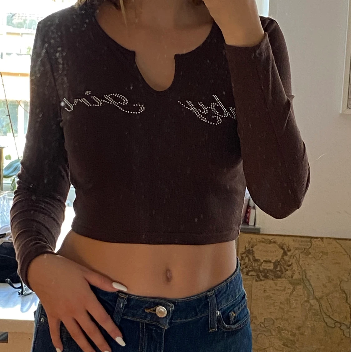 Brun långärmad tröja med rinestones