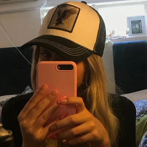 Populär keps  - Lägger upp igen pga osäriös köpare!                                  Säljer nu min populära skit snygga keps🧢🧚🏻‍♀️ den är i ny skik💕  
