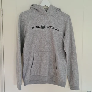 Sail Racing hoddie 170cm - Sail Racing Hoddie bra skick, strl passar för 170cm, bara swish!:)