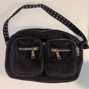 Väska - Säljer min knappt använda äkta Noella väska