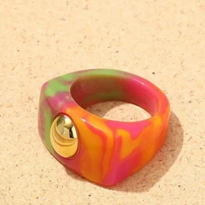 Ring säljs💍 - Jättefin ring. Skulle säga att den nog passar alla. Pris kan diskuteras!❤️‍🔥🧡