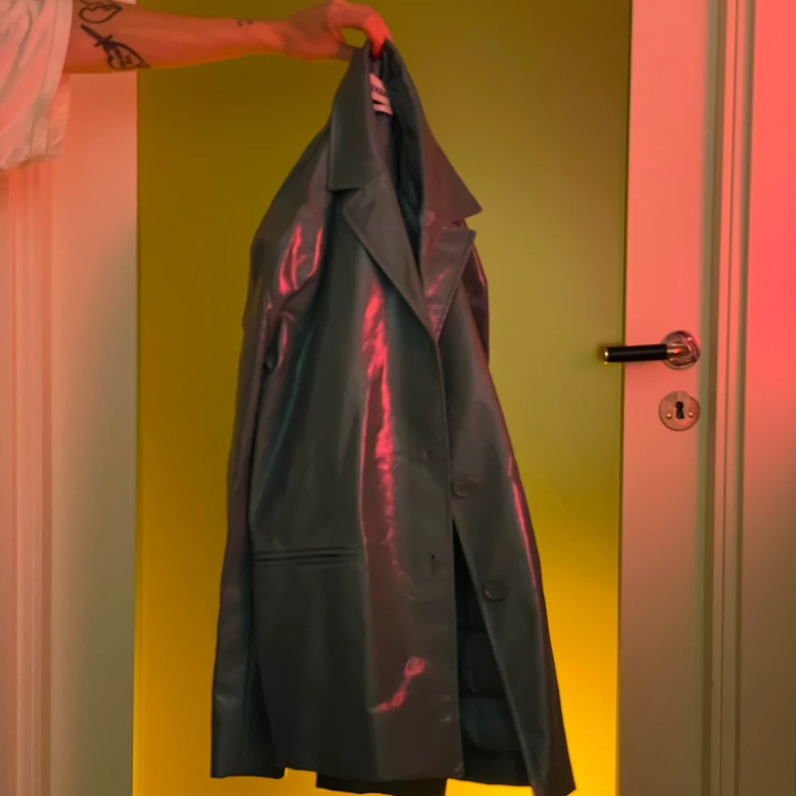 Glansig turkos jacka  - 90