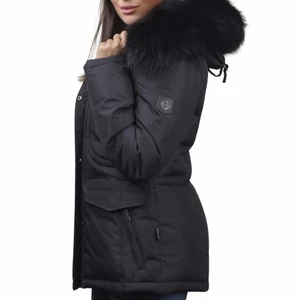 Hollies Livigno  - Säljer min Hollies jacka i modellen livigno st34, äkta svart päls finns på luvan och den är större och fluffigare än på dessa bilder. Jackan är använd knappt en vinter så den är i ett toppen skick och ligger bara i garderoben. Nypris 4499 (köpt på johnells) pris kan även diskuteras vid snabb affär. Jag kan mötas i Uppsala eller frakta jackan (köparen står för frakt) (OBS! Inte mina bilder, men kan skicka fler bilder på jackan vid intresse) 