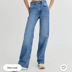  Behöver tyvärr sälja mina favo jeans då de inte passar längre🤍 Har klippstup dme så att de ska passa mig som är 162 cm🤍 Är i stolek 34🤍
