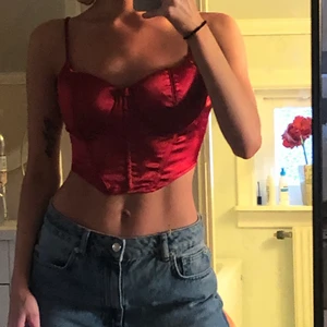 Satin korsett❤️ - Röd Satin korsett från shein! Så fin ❤️ storlek xs. Aldrig använd 