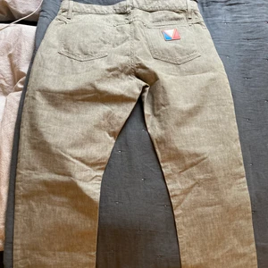 Louis Vuitton byxor - Helt i nyskick, tags finns kvar. Strl 31/32.                         Retail i butik 6700:-                                                       Hämtas på Östermalm .