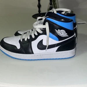 Jordan 1 mid  - Box finns köpt på soldout för 2950