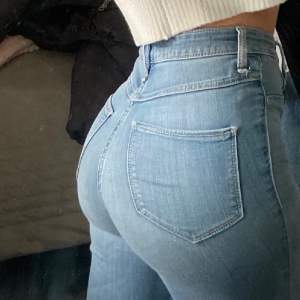 Nya jeans, storlek s, väldigt strechiga