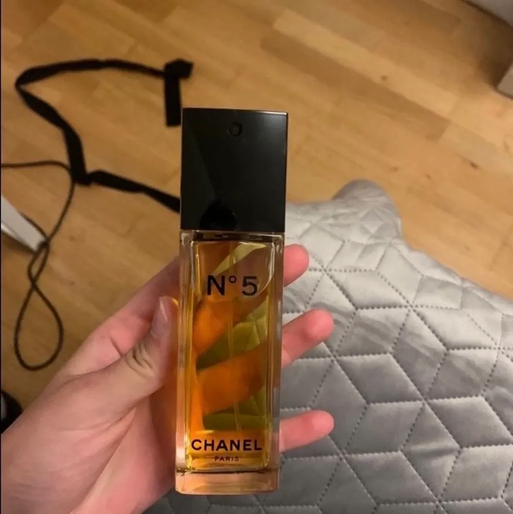 Chanel parfym doft ”EAU DE TOILETTE SPRAY” Helt oanvänd då jag fick den i present men inte är min typ av doft.  Nypris 1355kr🤩. Övrigt.