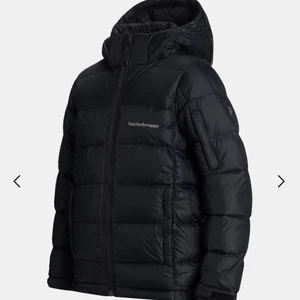 Peak Performance jacka  - Storlek L, fint skick säljer pågrund av förstor på mig. Kan mötas upp å även posta