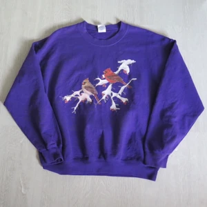 lila sweatshirt - Lila sweatshirt med tryck strl L. Passar bra som oversize om man har mindre strl :) 66 kr spårbar frakt.  Skicka meddelande vid frågor/fler bilder!  Notera att små defekter kan finnas då den inte är ny. Större brister nämns tydligt i annonsen/visas på bild. OBS! Bud är bindande!!!!!!! 