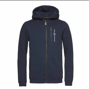 Sailracing koftor  - Jag säljer mina sälj racing koftor nu. Både min gråa och blåa, jag använder ej dom längre. Och tänker lägga upp mer saker nu på plick för att ser att väldigt många är intresserade av saker och vill ha mera sålt! Så hör av er! Pris kan diskuteras vid snabb affär.☺️