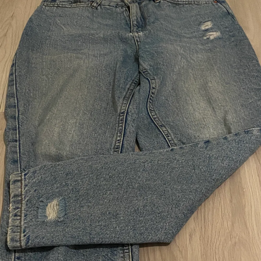Jätte härliga ljusblåa momjeans, storlek S, dom är i en mjuk material. . Jeans & Byxor.