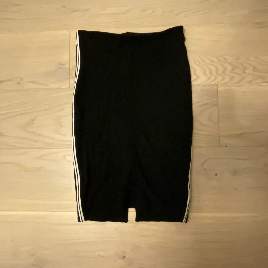 Svart tajt kjol från Gina Tricot - 90