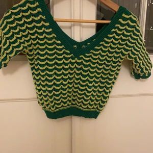 Stickad topp zara - Unik stickad topp från zara, köpt här på plick men jag har aldrig använt den. Är i bra skick💞