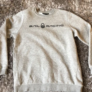 Sail racing hoodie - ✨Säljer denna fina Sail racing hoodien! Mycket bra skick. Ganska använd men inte nopprig. Kontakta vid intresse✨