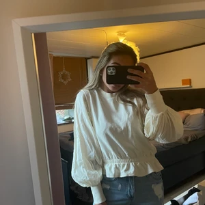 gullig tröja - Super gullig tröja från gina i storlek xs/s knappt använd 😍