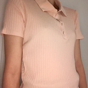 Zara tröja i ljusrosa strl S/M - jätte fin tröja från zara som tyvärr aldrig kommer till användning, storleken är M men den passar på mig som har S :)