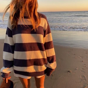 brandy Melville sweater🖤 - Lägger ut igen då jag eg fått sålt! Säljer min brianna brandy Melville sweater, använd fåtal gånger så mycket bra skick! Köp direkt för 400kr+frakt eller buda🖤✨ fler bilder kan fixas!