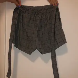 Högmidjade shorts från H&M i storlek 38!!