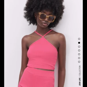 Rosa linne från Zara - Säljer detta rosa linne från Zara pga den inte riktigt va min stil. Ej använd utan endast testad, prislappen är kvar. Storlek M men skulle säga att den sitter mer som en S. 🐚🐋✨         ‼️Budgivning slutar på Lördag ‼️