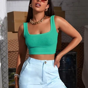 Grön topp  - Jättefin grön topp som är helt ny strl S, endast testad. Verkligen jätte fin men den var tyvärr för liten för mig. Jag tycker den är lite liten i storleken så den passar xs/s😇😇😇 