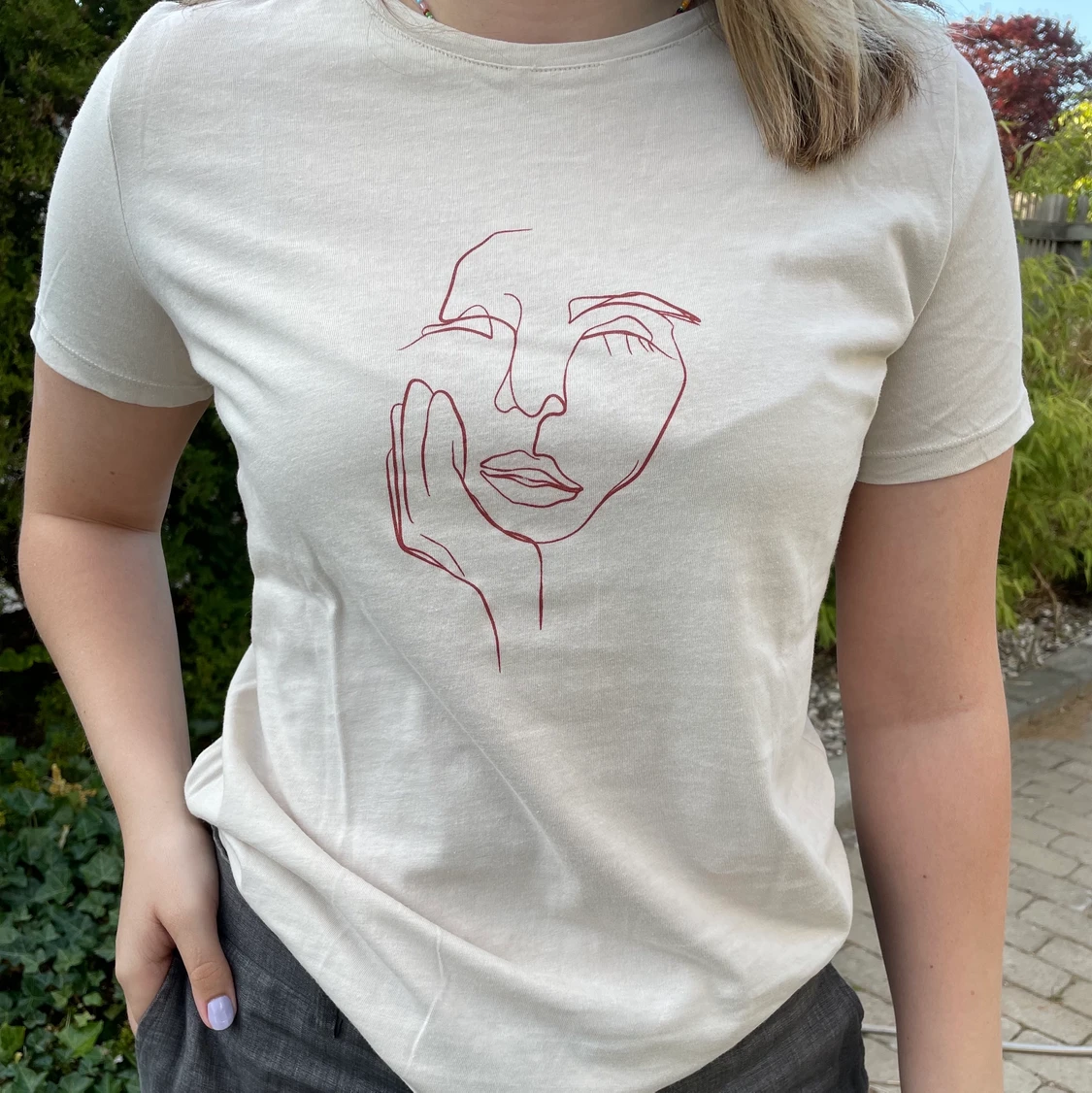 Beige T-shirt med tryck - 90