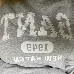 Gant sweatshirt  - Säljer denna sweatshirt (äkta) i storleken 170cm/15 år. 