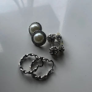 Örhängen  - Säljer dessa tre, helt oanvända! Säljer för: 50kr styck (100kr alla tillsammans)