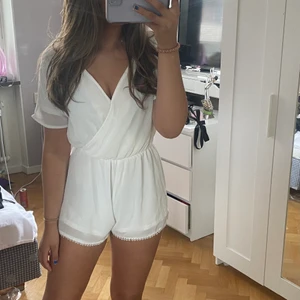 Jumpsuit  - Jumpsuit från h&m i storlek 36. Aldrig använd. 50 + 49kr frakt ❤️